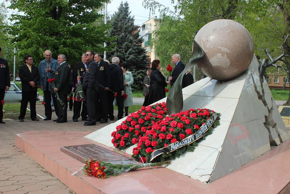 Вчера у мемориального комплекса памяти ликвидаторов чернобыльской катастрофы прошел митинг, посвященный 28-й годовщине аварии на Чернобыльской АЭС