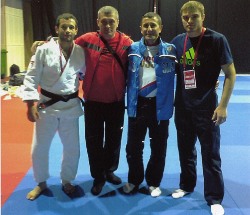 Слева направо: Анзаур Арданов, старший тренер сборной РА Салим Басте, тренер сборной России Андзор Гаунов и Рустам Шевоцуков.