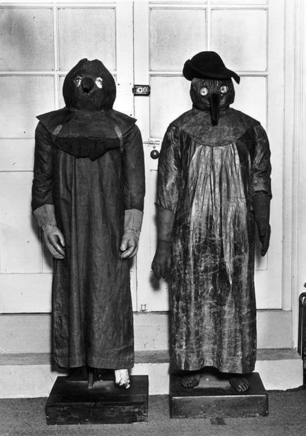 Защитные костюмы лондонских врачей времен Великой чумы