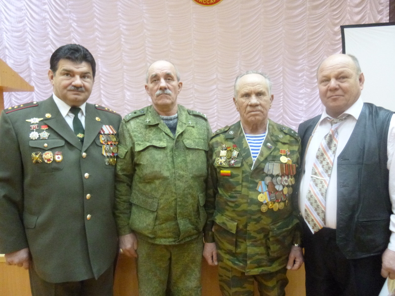 ладимир Захарьян (слева) с товарищами Олегом Филяевым, Василием Коржовым  и Александром Алексеевым.