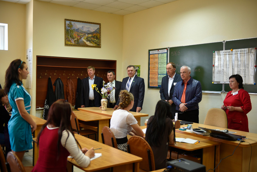 Глава Адыгеи ознакомился с учебным процессом в Дондуковском сельхозтехникуме