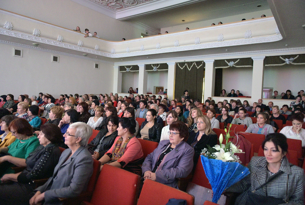 Вчера Глава Адыгеи Аслан Тхакушинов поздравил сотрудников Национальной библиотеки республики с ее 120-летием