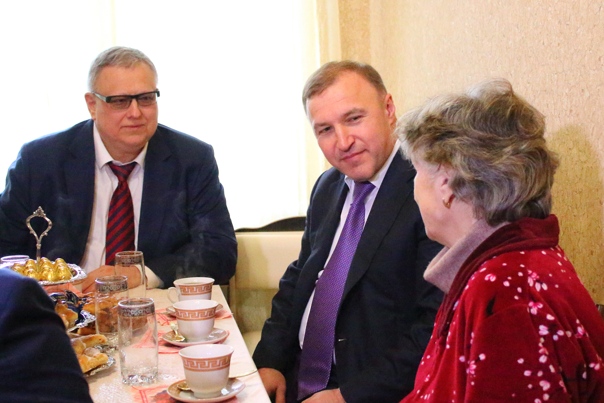 Адыгею посетил генеральный директор — председатель правления Фонда содействия реформированию ЖКХ