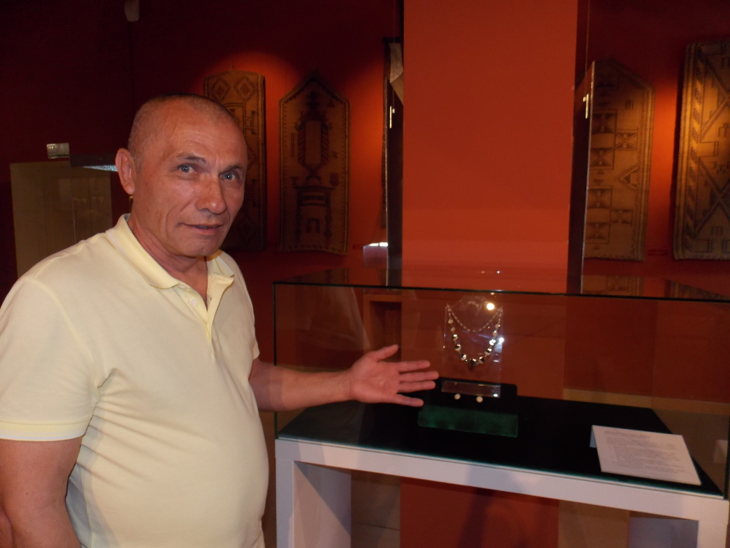 Кубанский мастер-ювелир привез в Адыгею уникальное ожерелье для женщин, исповедующих ислам, — «Амулет «Молитва»