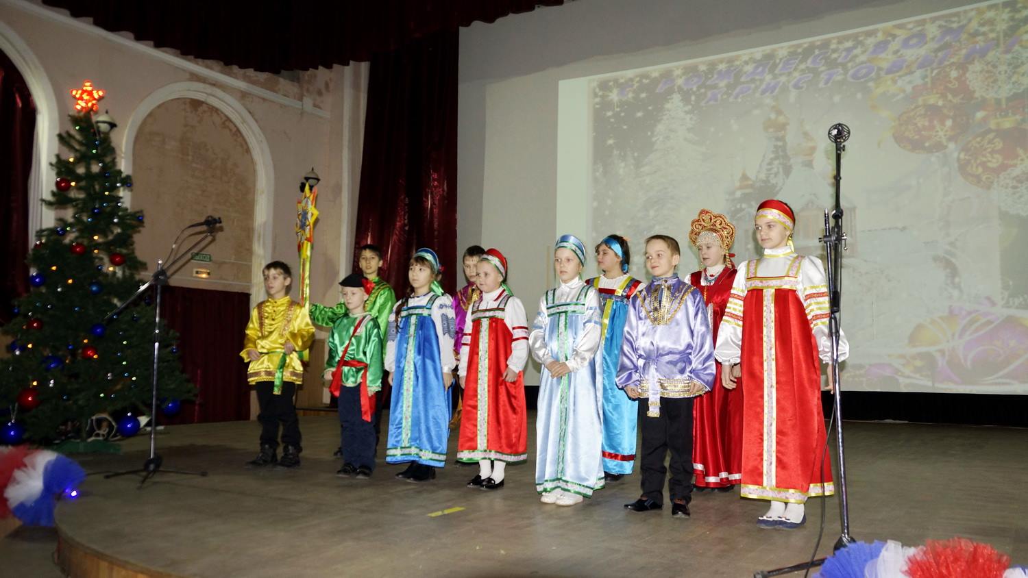 Около 200 детей отпраздновали светлый праздник Рождества на архиерейской елке в городском Доме культуры «Гигант»