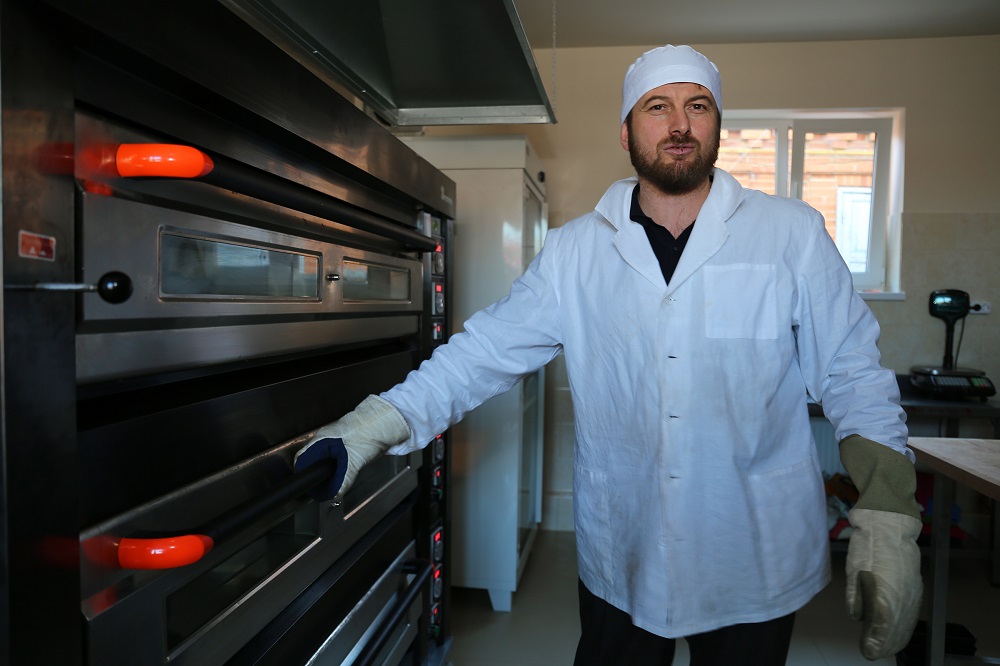 За счет гранта в 300 тыс. рублей предприниматель компенсировал 70 процентов средств, потраченных на покупку оборудования для мини-пекарни