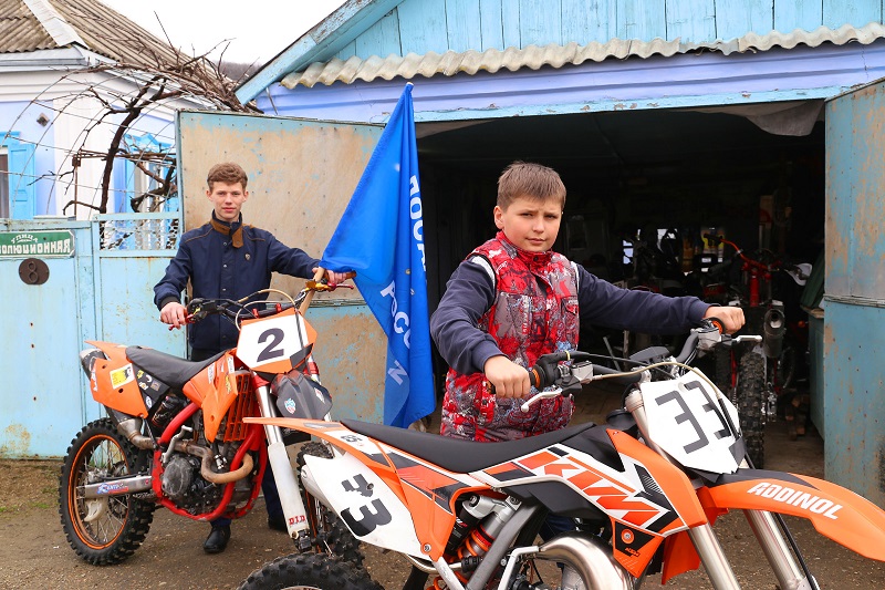 В поселке Тульском Майкопского района воспитывают юных спортсменов-мотогонщиков