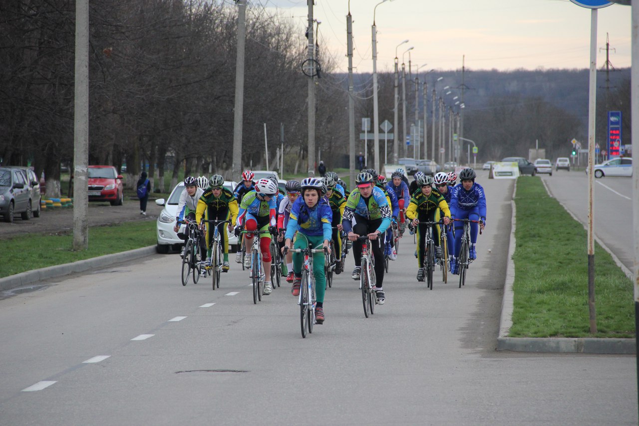 В столице Адыгеи состоялось открытое первенство по велоспорту, посвященное третьей годовщине воссоединения Крыма с Россией