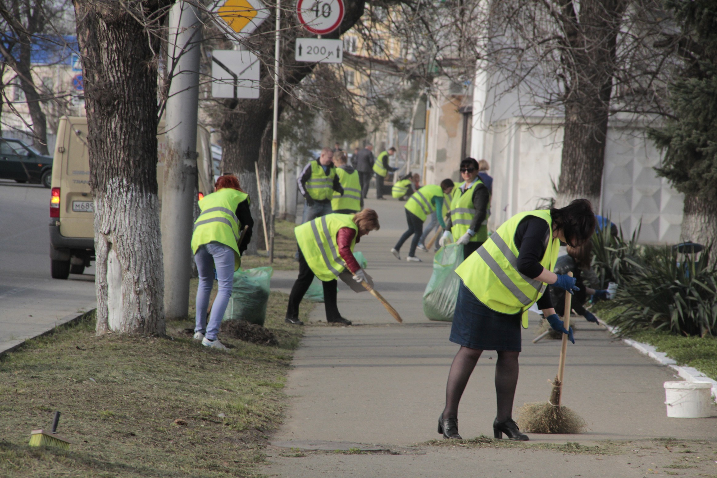 Во всех районах Адыгеи апрель объявлен месяцем чистоты и уборки несанкционированных мусорных свалок. Как работа по уборке территорий проводится в Тахтамукайском районе, выясняла «СА»