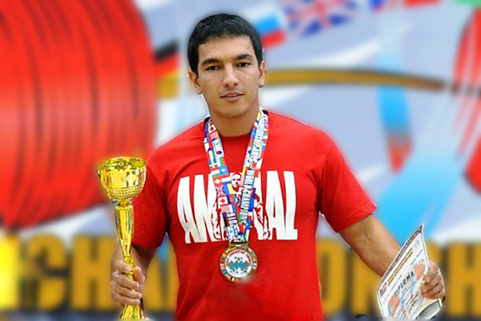 Спортсмен из Адыгеи установил новый мировой рекорд в пауэрлифтинге