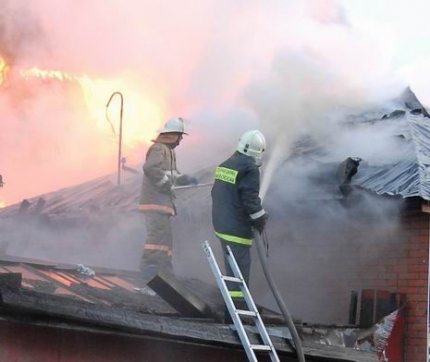 Сотрудниками МЧС по Адыгее потушено два пожара в жилых домах