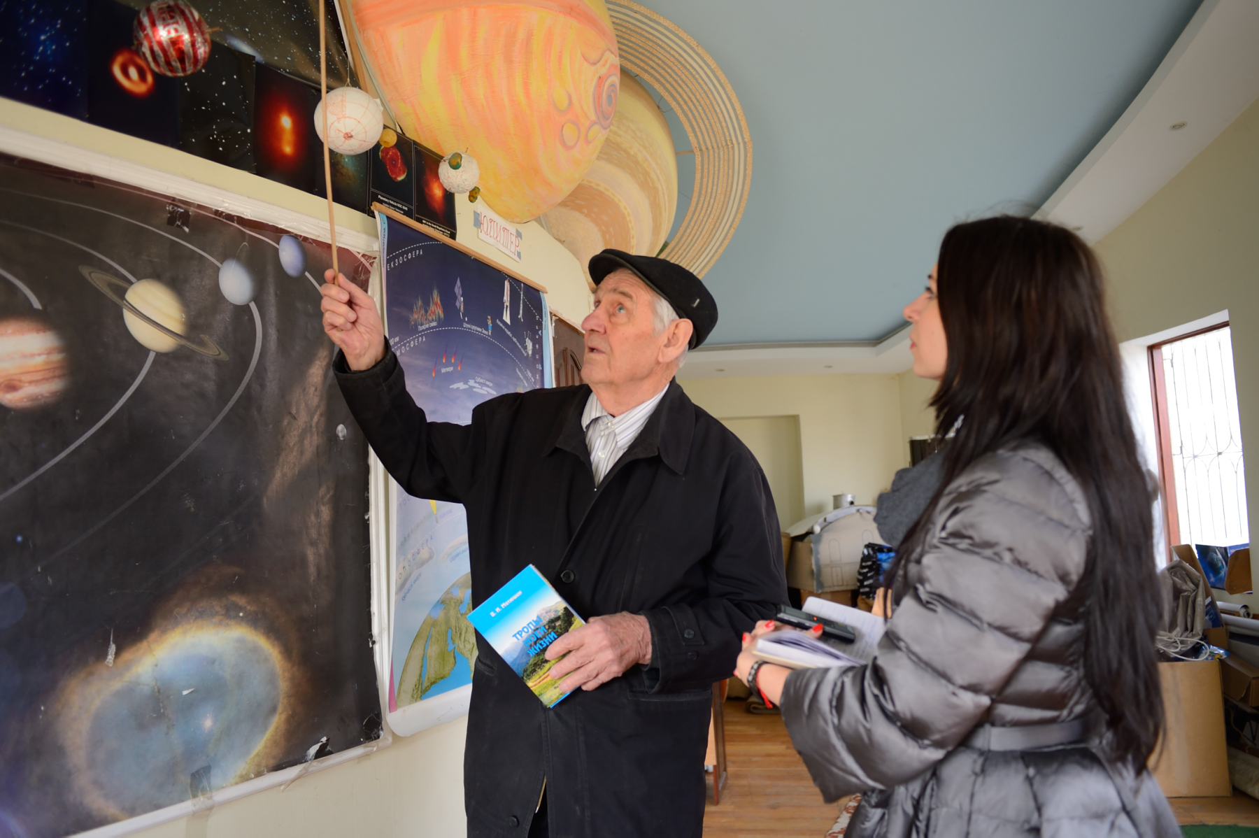 Виктор Матюшин рассказывает обозревателю «СА», как устроена Вселенная. Фото Артура Лаутеншлегера