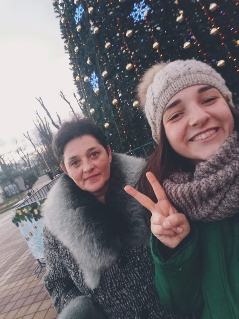 На фото Елена Иванова с дочерью Анастасией, 2019 г.