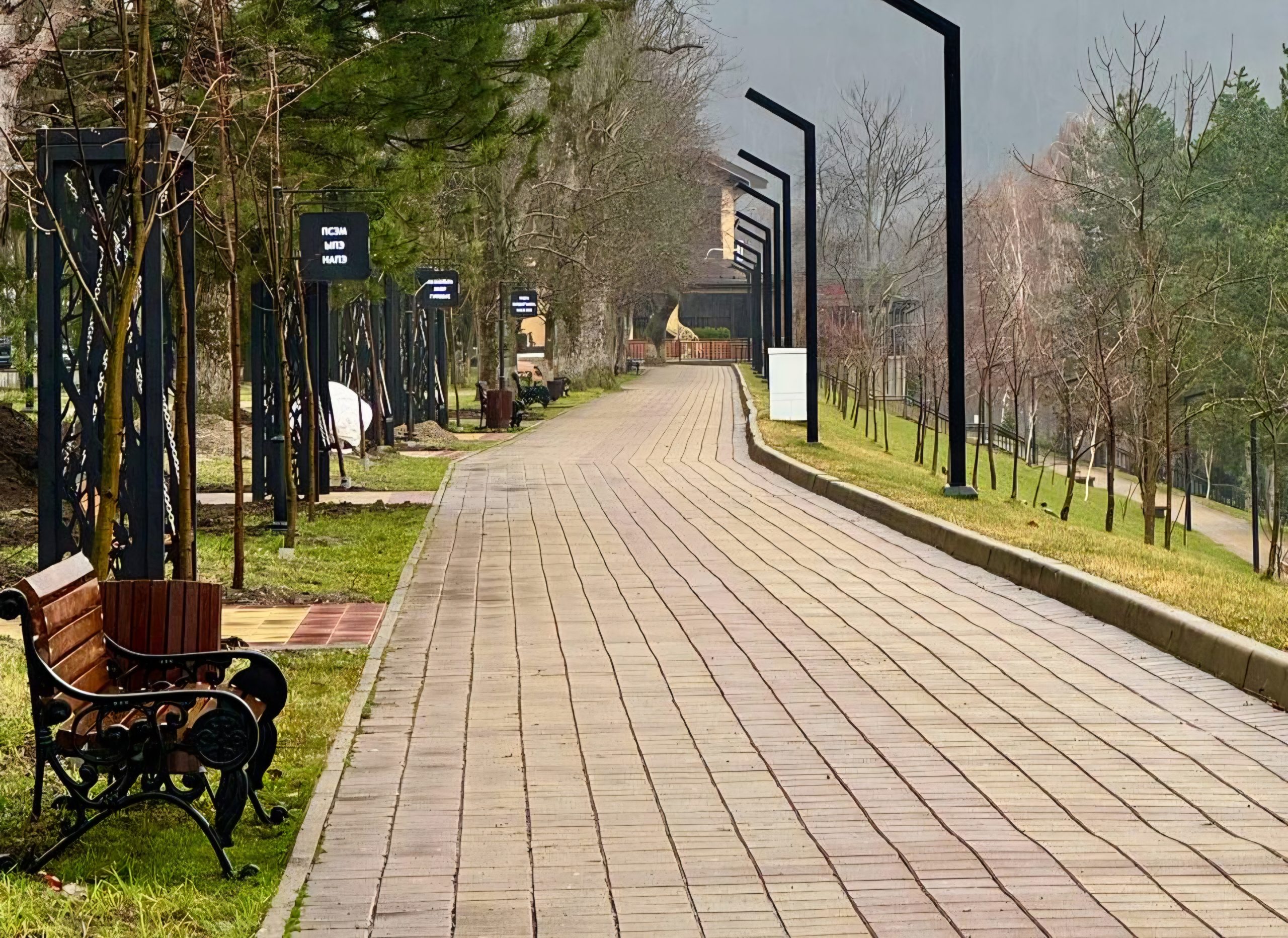 В горпарке столицы Адыгеи появилась аллея с видом на реку Белую